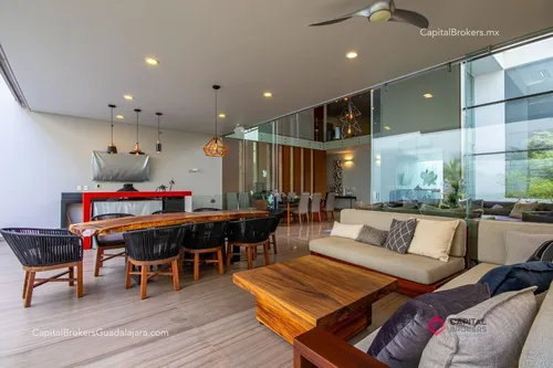 Casa De Lujo Con Alberca En Venta Zona Andares