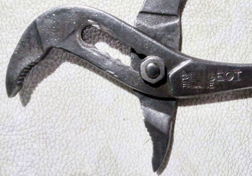Pinza Pico De Loro Peugeot Ajustable 230 Mm 9 Francia (Usado)