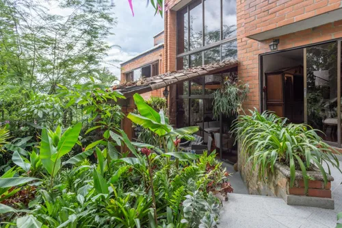 Casa En Venta En Loma De Los Balsos. Cod V16245
