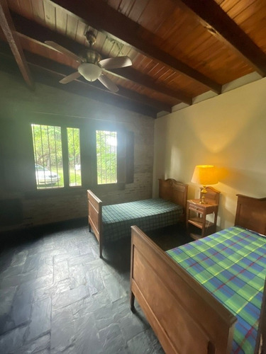 Casa Quinta, Alquiler Temporario. Excelente Ubicación, Seguridad, Arboleda De 100 Años Y Muy Bien Amoblada.