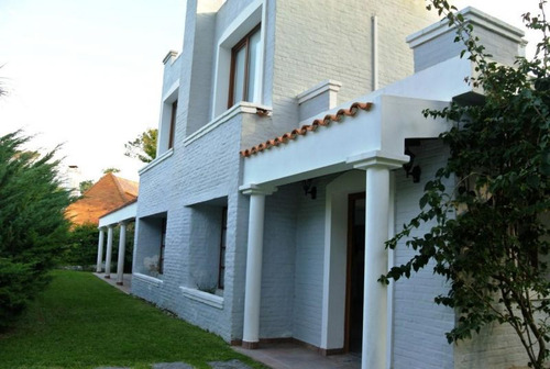 Casa Tres Dormitorios En Venta- Playa Brava (ref: Atm-1801)