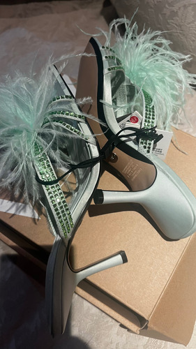 Sandalias Taco Con Plumas Y Strass Zara En Su Caja Original