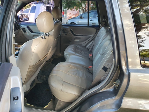 Jeep Grand Cherokee Laredo 2000 4.0 Classic At Gnc 4x2