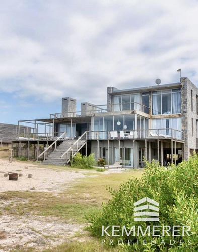 ****casa Frente Al Mar En Punta Del Este****