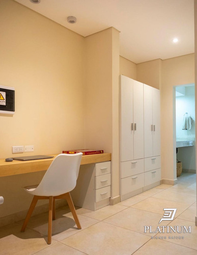 Venta Dúplex 2 Dormitorios Grand Bourg Con Cochera