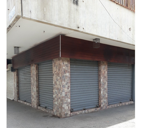 Excelente Local En Plena Zona Comercial De La Ciudad De Puerto La Cruz.