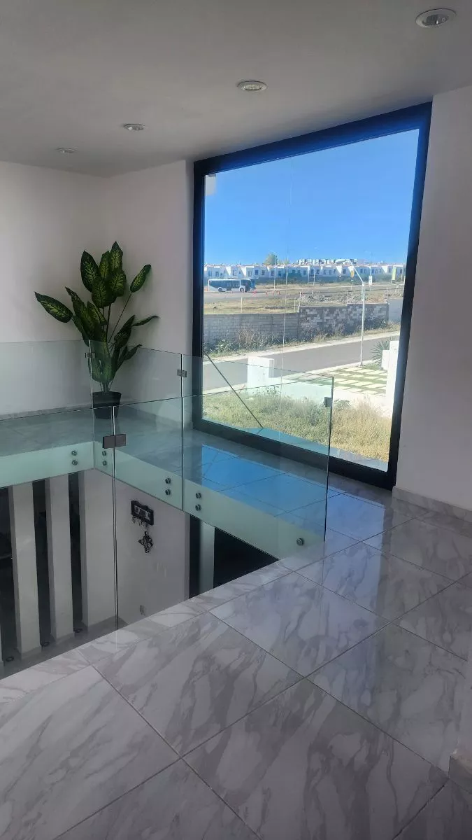 En Venta Casa En Grand Juriquilla, Diseño De Autor, 4 Recam