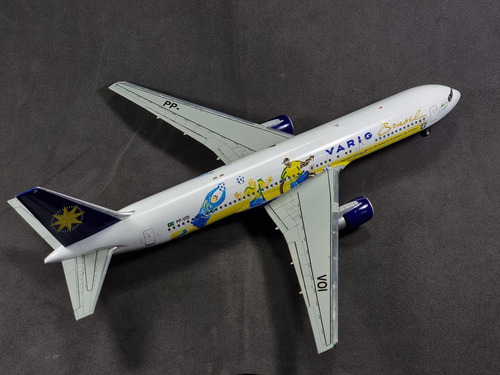 Kit Montado Boeing 767 Varig Copa 2002 1/144 (Usado)