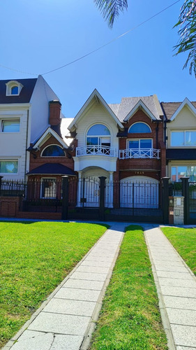 Hermosa Casa, Unica, Sobre Schmidl, Barrio Naon
