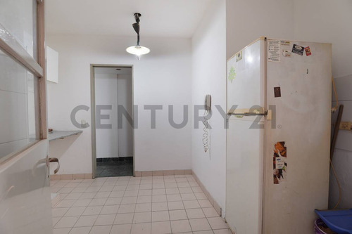 Venta - Departamento De 4 Ambientes En Flores Con Balcón Y Patio