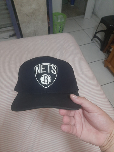 Boné Mitchell & Ness Brooklyn Nets Preto . (Usado)
