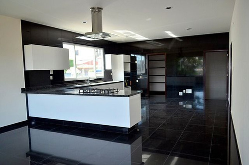 Casa En Venta, Ubicada En Loma De Valle Escondido Cod. Ev1283