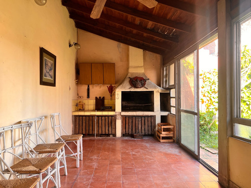Casa En Venta | 2/3 Dormi - Quincho Y Parrilla | 33 E/ 24 Y 25 - La Plata