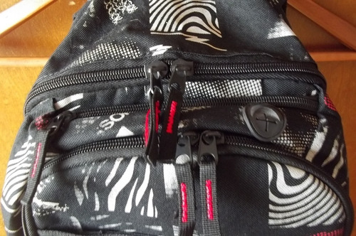 Mochila Reforzada Porta Skate Marca Kossok