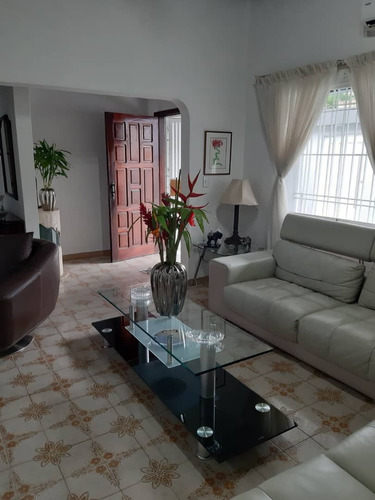 Imagen 8 de 28 de Casa De Esquina En Venta En Urbanización El Bosque Con Vigil