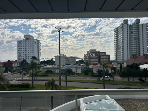 Departamento En Venta De 2 Dormitorios En Art Boulevard, Punta Del Este