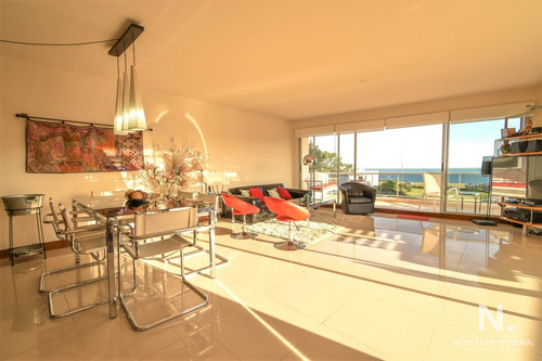 Espectacular Apartamento De Tres Dormitorios Frente Al Mar - Punta Del Este