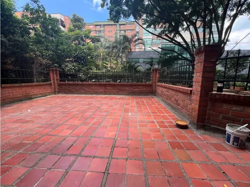 Apartamento Para Remodelar Oviedo En El Poblado Con Increible Terraza