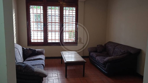 Hermosa Casa Céntrica Ideal Para Proyecto Comercial En La Urbanización Los Caobos. 002jsc