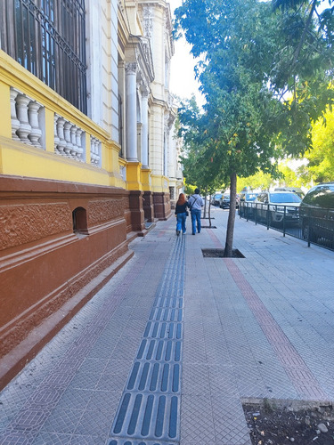 Metro Los Héroes / 2dorm Alonso Ovalle, Dieciocho