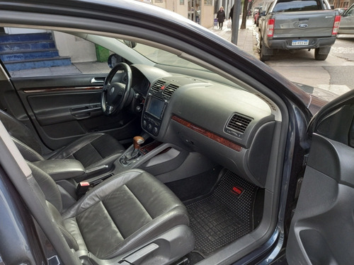 Imagen 10 de 13 de Volkswagen Vento 2.5 Luxury Tiptronic 170cv 2009