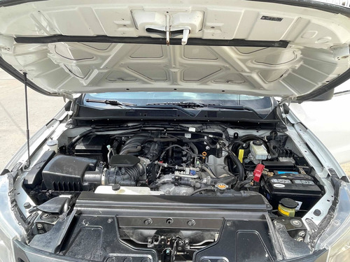 Imagen 10 de 11 de Nissan Np300 2018 2.5 Doble Cabina S Aa Pack Seg Mt