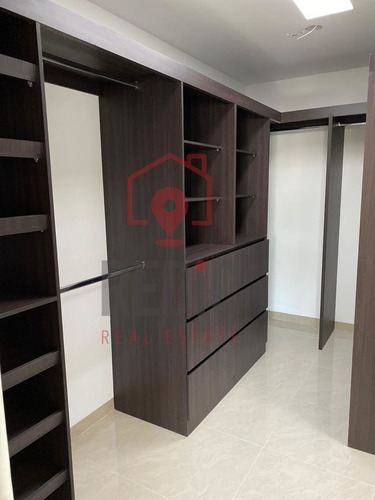 Imagen 10 de 14 de Casa De Estilo Moderno De 3 Hab. En Juriquilla