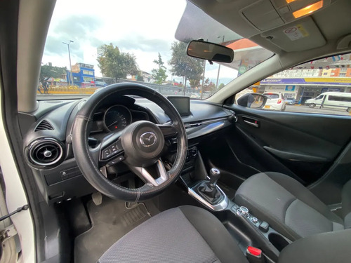 Mazda 2 Sedan 1.5 Touring Sedan