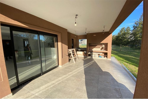 Venta Casa Las Golondrinas 5 Amb, Financia