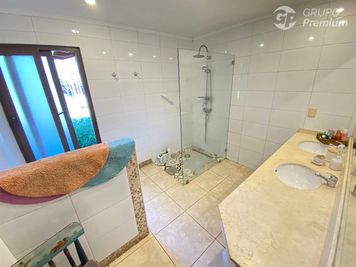 Parcela En Venta De 4d 3b Piscina Cabaña De Visitas En Lampa