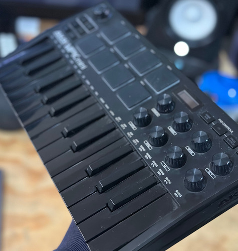 Controlador Midi Akai Mpk Miniprofesional 25 Teclas (Usado)