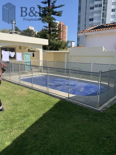 Muy Buena Casa De 4 Dormitorios En Playa Mansa, Venta