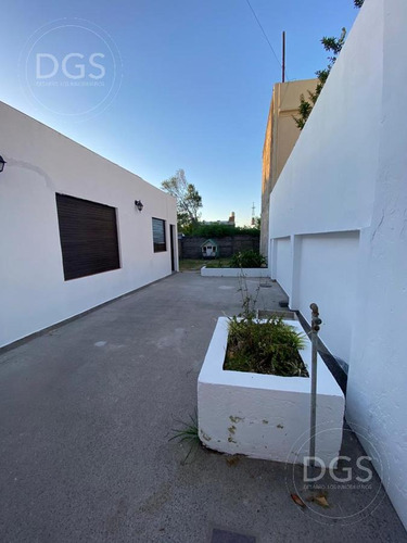Imagen 29 de 30 de ¡oportunidad! Hermosa Casa De 4 Ambientes Con Cochera Y Fondo Libre - Banfield Este