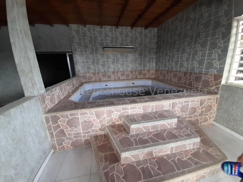 Imagen 12 de 25 de Casa Duplex Remodelada En Venta Urb Orticeño Estef 21-27270
