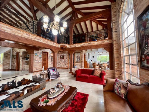 Hermosa Casa Con Excelente Vista Y Ubicación(mls#243503)