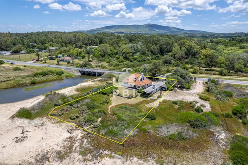 Casa En Primera Línea Al Mar - Ref : Pbi3194