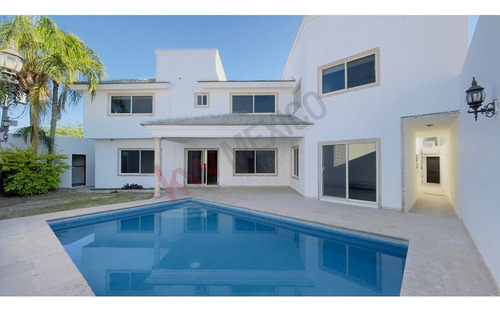 Casa Residencial Frente Área Verde, En La Exclusiva Zona De El Fresno En Torreón