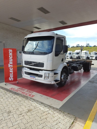 Imagem 3 de 9 de Volvo Vm260 4x2 2011 Chassi Selectrucks