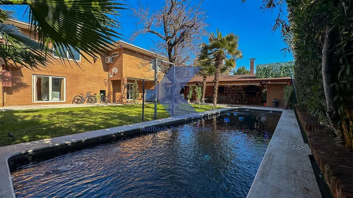 Imagen 2 de 30 de Casa En Venta De 7 Dorm. En Las Condes