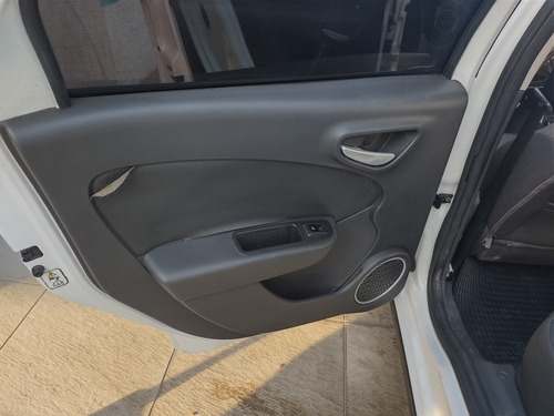 Fiat Grand Siena 2014 1.4 Attractive Flex 4p