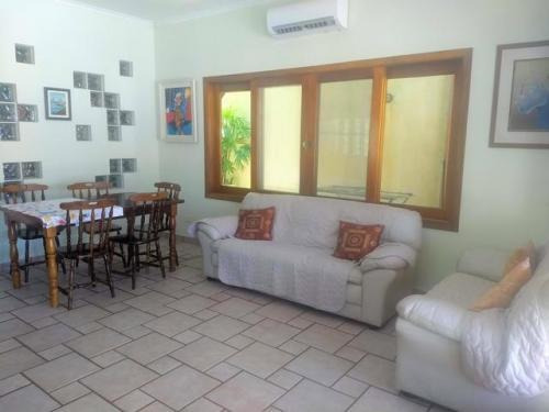 Oportunidade! Casa Alto Padrão Com Piscina E 3 Quartos.