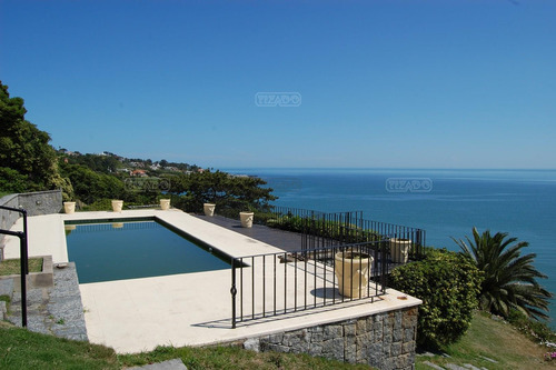Venta Casa 5 Dormitorios Dependencia Garage Parrillero Barbacoa Piscina Climatizada Vista Mar Punta Ballena Solanas Portezuelo Punta Del Este Maldonado