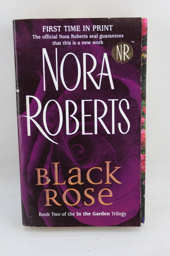 L3263 Nora Roberts -- Black Rose