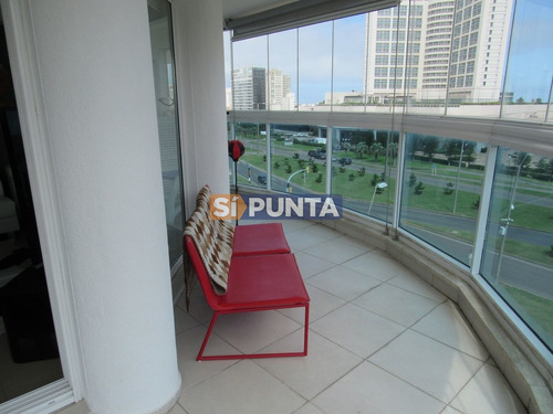 Imagen 9 de 30 de Amplia Planta Con Vista Al Mar En Edificio De Primera Categoría