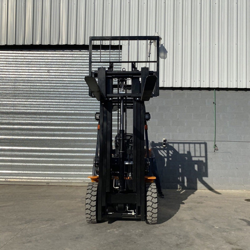 Autoelevador 2500kg 2.5 Toneladas Triple Torre 4.5m