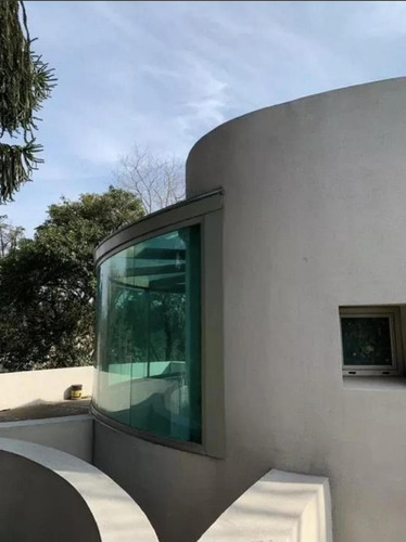 Casa En Venta - 4 Dormitorios 6 Baños - 1.530mts2 - Villa Udaondo