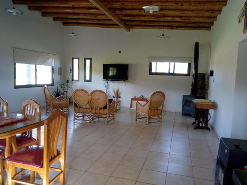 Casa En Venta - 3 Dormitorios 2 Baños - 1517mts2 - Mendoza