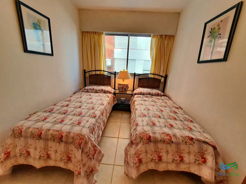 Vendo O Alquilo Apartamento 3 Dormitorios En Primera Línea En Penínsulta, Punta Del Este