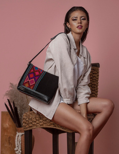 Imagen 5 de 5 de Bolsa De Piel Crossbody Para Dama Con Telar Artesanal Bolso