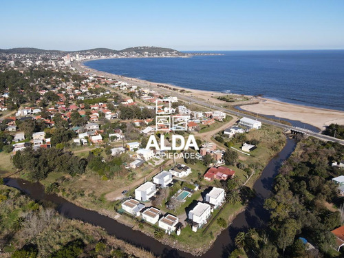 Casa Playa Grande Piriápolis 2 Dorms Venta Ca102314